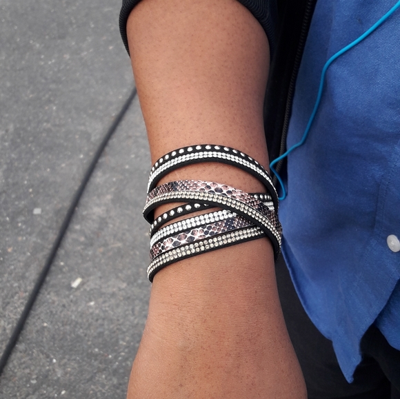 🌹🌹 Faux Leather Wrap & Snake Bracelet - Picture 2 of 3